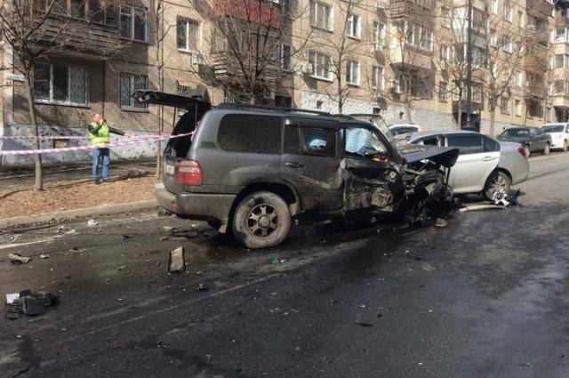 В Хабаровске пьяный водитель внедорожника разбил 4 машины, погибли люди