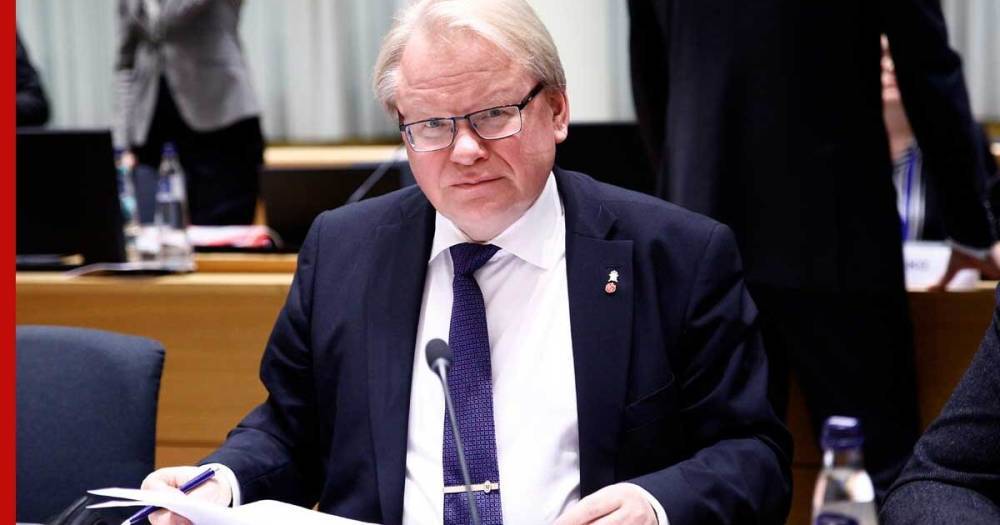 Министр обороны Швеции назвал "дымовой завесой" возврат войск России в пункты дислокации