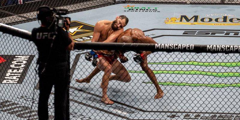 Камару Усман - Хорхе Масвидаль - видео нокаута на турнире UFC 261 - ТЕЛЕГРАФ