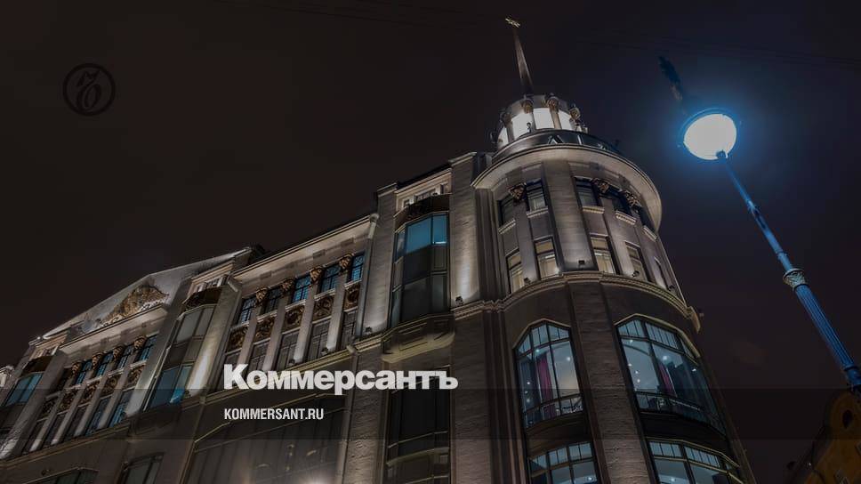 Управляющая старейшим универмагом Петербурга компания хочет изменить статус здания
