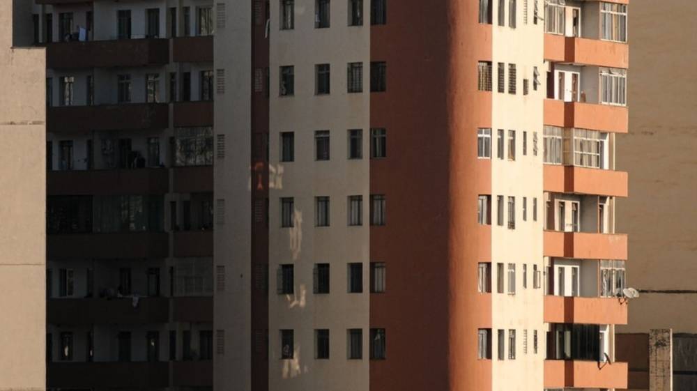 В Воронеже с балкона 25-этажки выпал человек