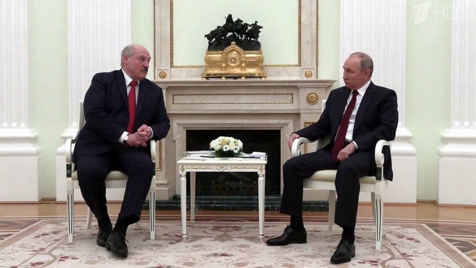 Выполнение Украиной Минских соглашений обсудили на встрече в Москве Владимир Путин и Александр Лукашенко