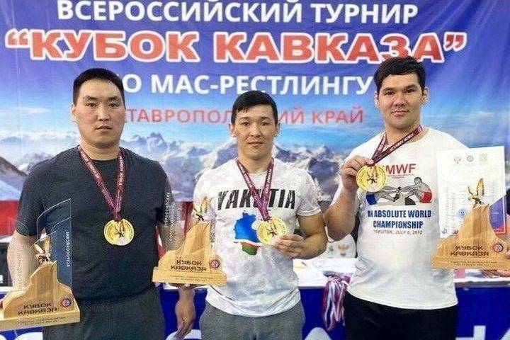 Якутские масрестлеры завоевали 10 золотых медалей на Кубке Кавказа