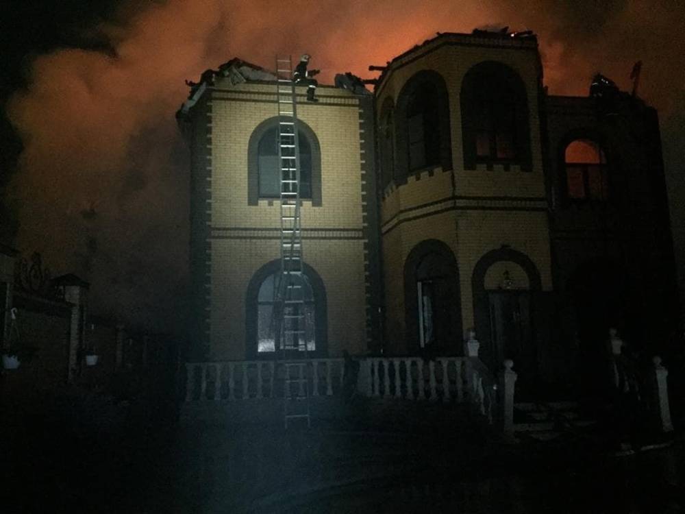 За сутки в Астраханской области сгорели два дома и четыре хозпостройки