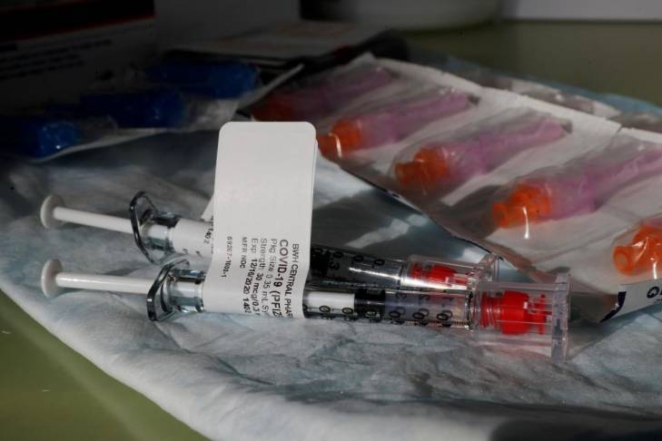 В Германии медсестра Красного креста подменила вакцину от коронавируса физраствором