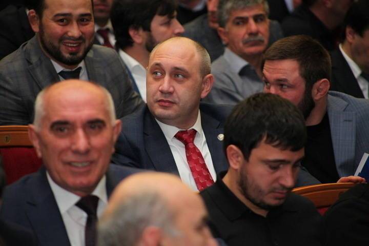 Депутаты проводили главу Кумторкалинского района в отставку