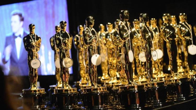 Стилисты оценили наряды звезд на премии "Оскар-2021"