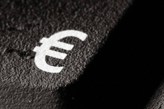 Официальный курс евро на вторник снизился до 90,45 рубля