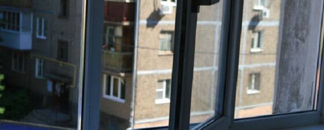 Школьница в Ржеве выпала из окна девятого этажа и погибла