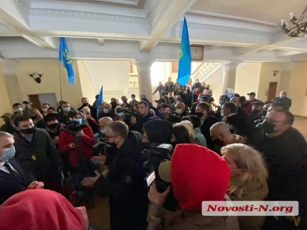 Митингующие ворвались в горсовет: в Николаеве предприниматели протестуют против карантина