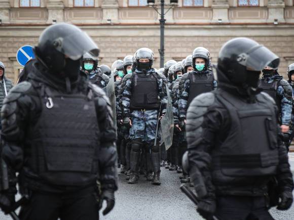 Петербургская полиция назвала законным применение электрошокеров против участников протестов в защиту Навального