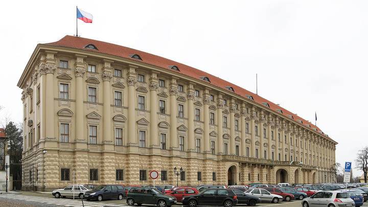 Скандал в Чехии: президента хотят обвинить в измене родине