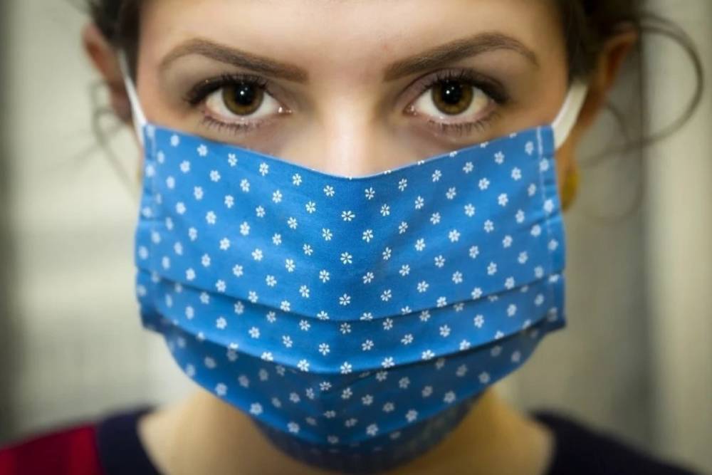 Власти Индии рекомендовали гражданам носить защитные маски дома