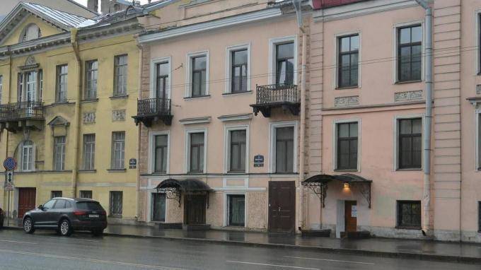 Дом Сверчкова на Васильевском острове сделали региональным памятником
