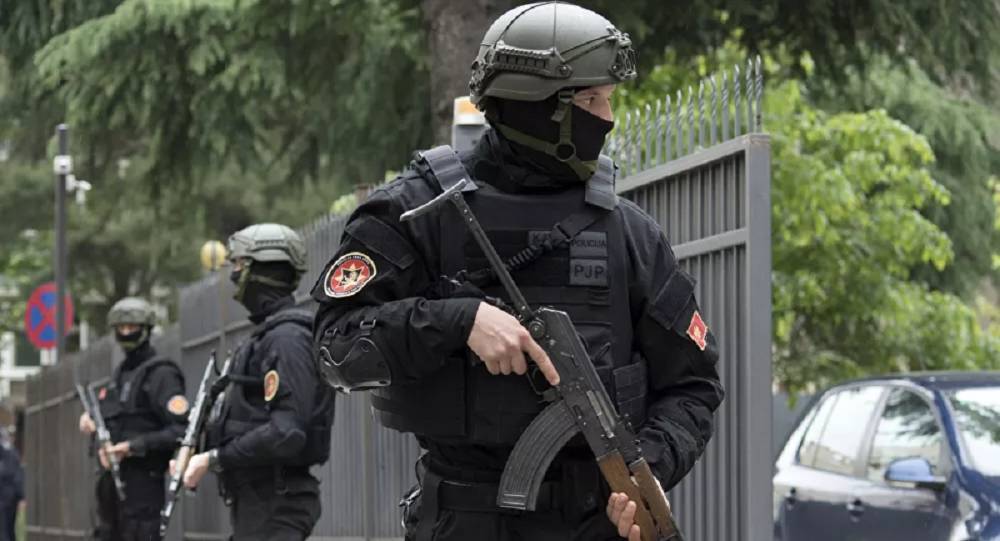 Черногорского вице-премьера от мести мафии охраняют спецназ и...