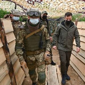 Зеленский в Херсонской области посетил позиции военных у Крыма