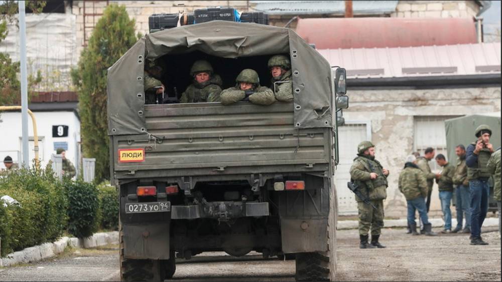 СМИ: автомобиль российских миротворцев подорвался на мине в Нагорном Карабахе