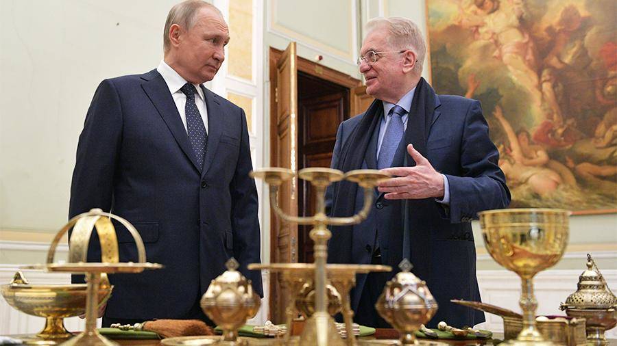 Путин передал Эрмитажу церковную утварь из приданого дочери Александра II