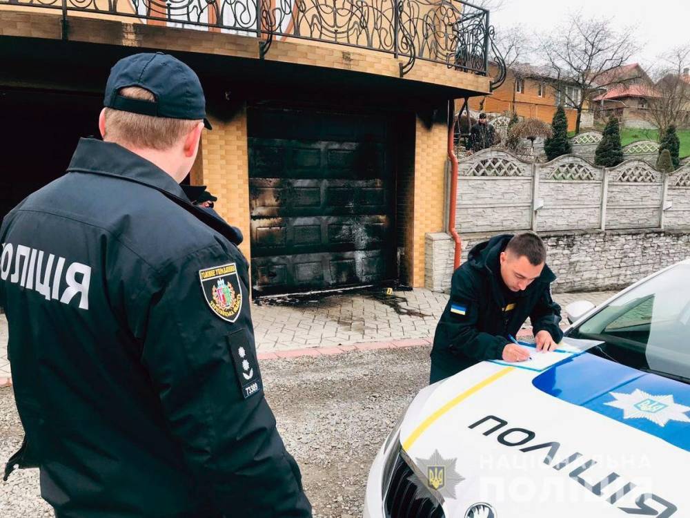 Коктейлем Молотова – в имущество чиновника: в Черновцах разыскивают виновника пожара