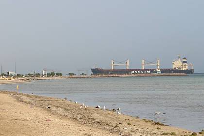 Беспилотный катер со взрывчаткой атаковал порт в Красном море