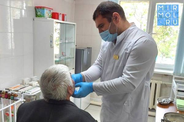 Стоматологи проводят бесплатное лечение подопечным в Доме-интернат «Ветеран»