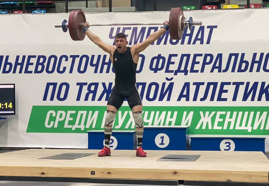 Сахалинцы завоевали семь медалей на чемпионате ДФО по тяжелой атлетике