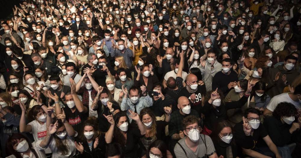 Первый за пандемию рок-концерт без дистанции в Барселоне: что показал COVID-эксперимент