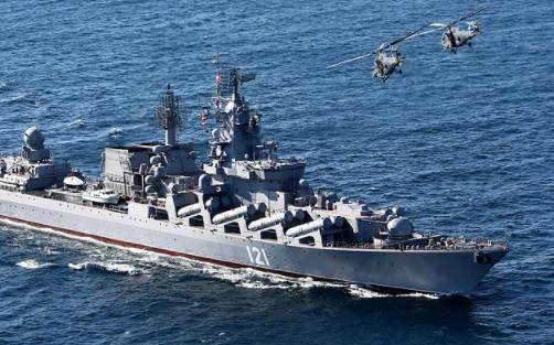Российский ракетный крейсер "устроит охоту" на американский патрульный корабль в Черном море