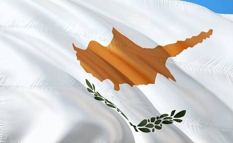 Власти Кипра заподозрили в незаконной выдаче трех с половиной тысяч т.н. «золотых паспортов» родственникам инвесторов