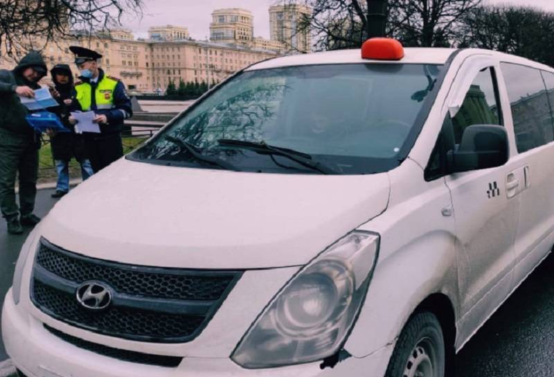У таксистов-нелегалов отобрали 132 машины в Петербурге