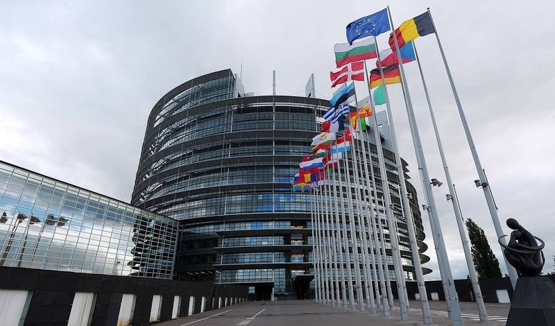 Европарламент призвал отключить Россию от SWIFT и ввести новые санкции за Украину