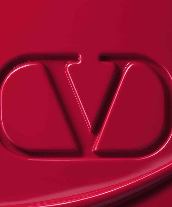 Valentino объявили о запуске собственной линии макияжа