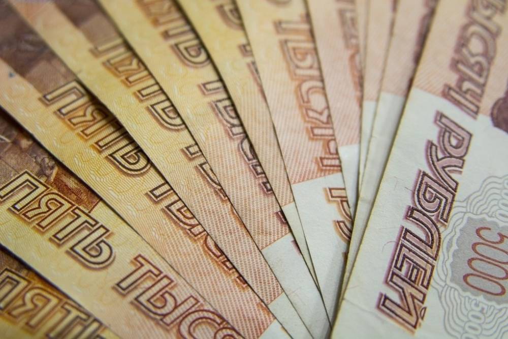 Курс рубля вырос к доллару