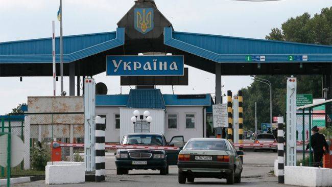 Более тысячи украинских таможенников подозреваются в коррупции
