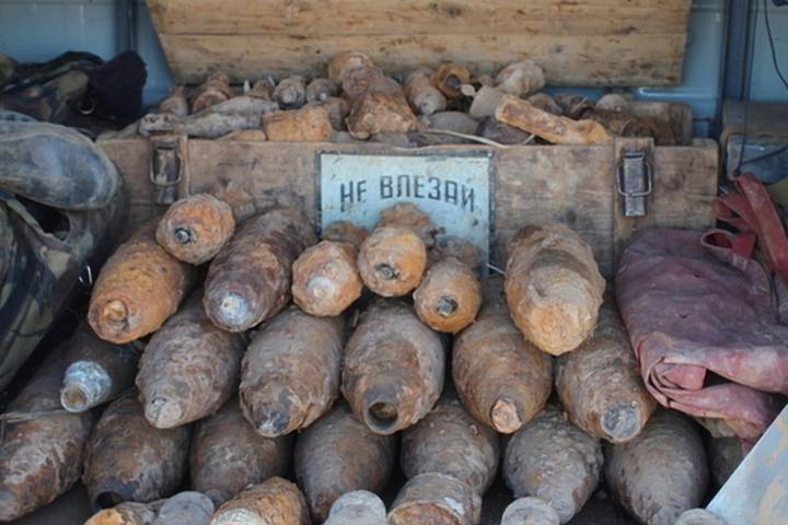 Фугасную мину нашли в земле рядом со школой в Смоленске