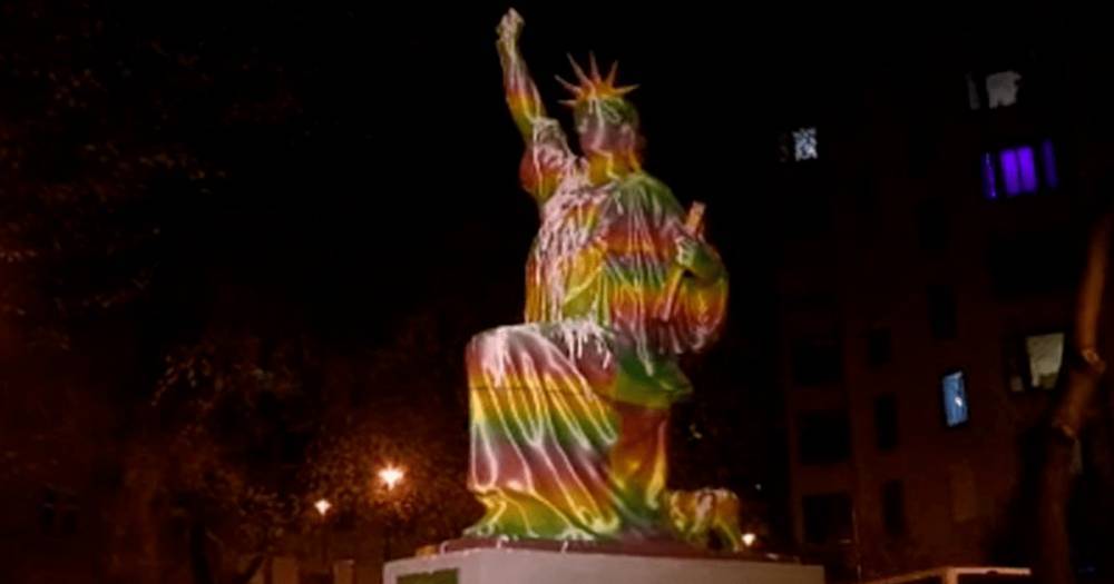 Статуя Black Lives Matter в Будапеште снесена через день после ее установки
