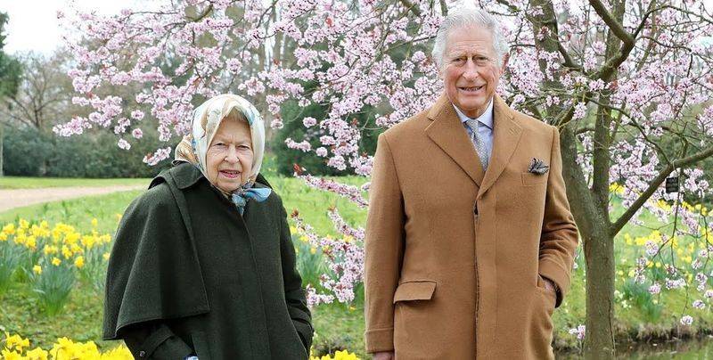 Елизавета II и принц Чарльз выпустили общие фото по поводу предстоящей Пасхи 4 апреля - ТЕЛЕГРАФ
