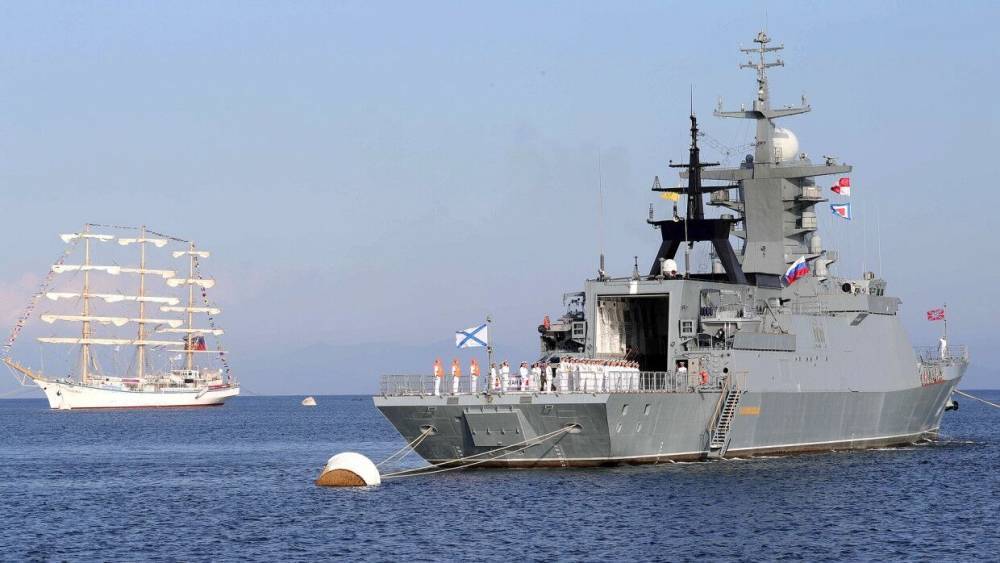 Корабли ВМФ РФ провели учения с боевыми стрельбами в Японском море