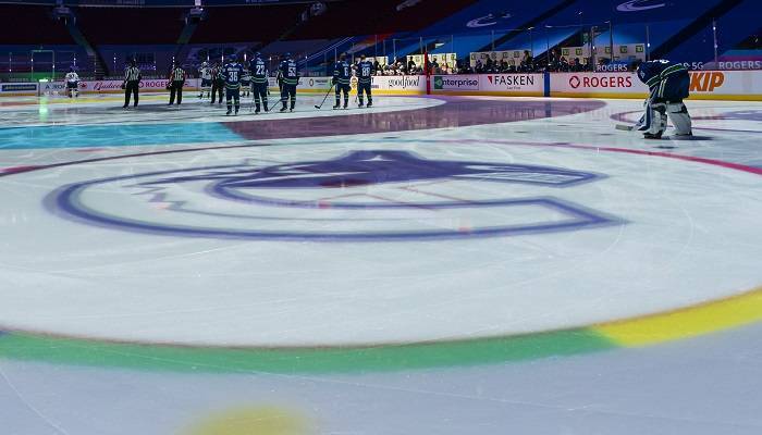 Восемь игроков Ванкувера попали под действие карантинных протоколов НХЛ