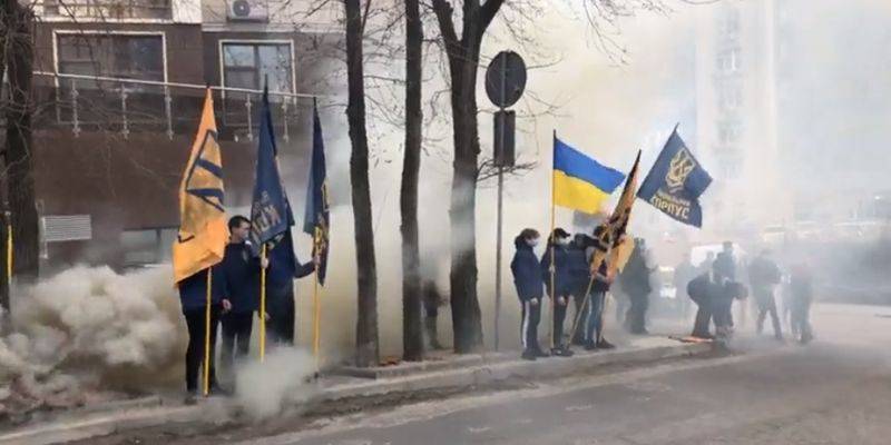 Нацкорпус провел акцию против Медведчука и ОПЗЖ в Одессе - видео - ТЕЛЕГРАФ
