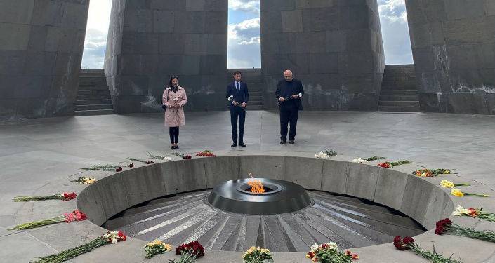 Представитель Франции в Европарламенте почтил в Ереване память жертв Геноцида армян