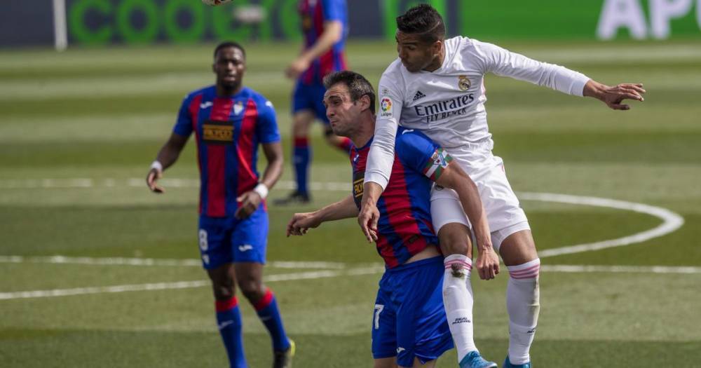 Интрига обостряется: "Реал" разобрался с аутсайдером и обошел "Барселону" в Ла Лиге (видео)