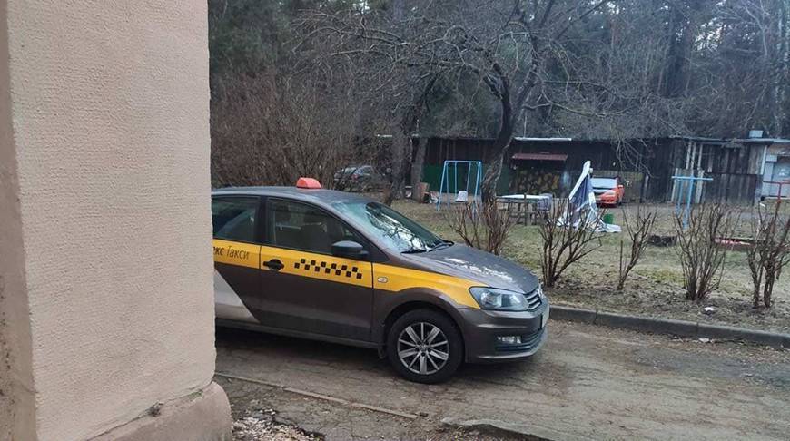 7-летний ребенок во дворе дома на улице Маневича попал в ДТП