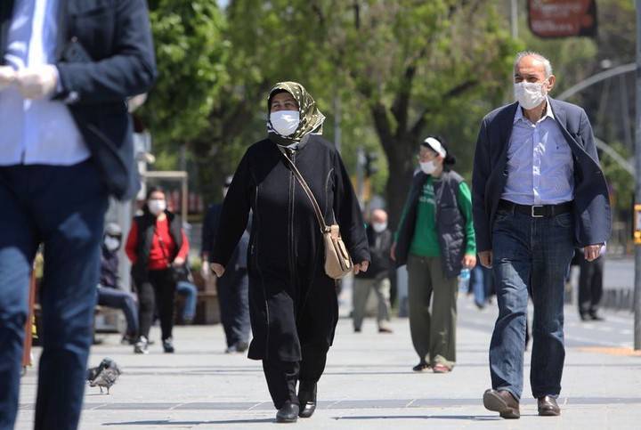 Суточный прирост числа случаев коронавируса в Турции снова стал рекордным