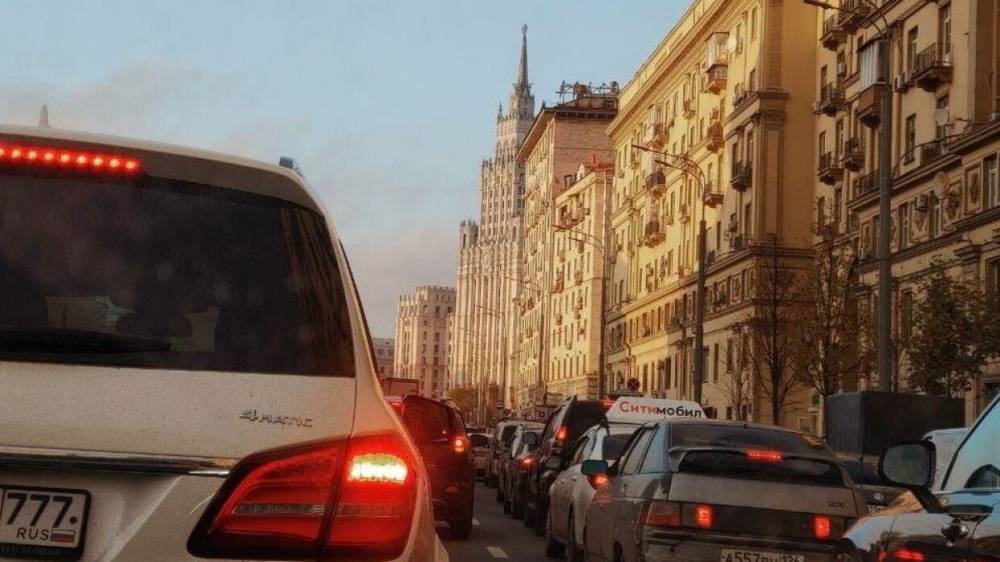Москвичей предупредили о девятибалльных пробках вечером 30 апреля