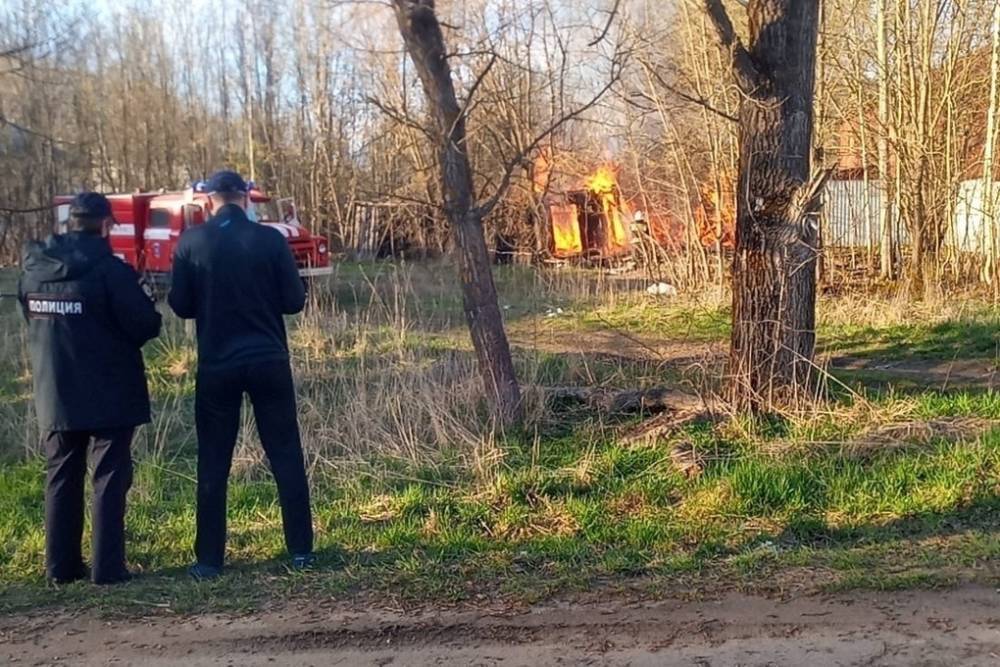 В Тверской области рядом с жилыми домами горели сараи