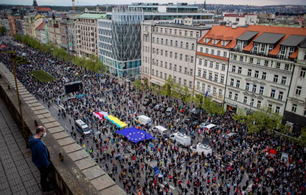 В Чехии прошла многотысячная акция протеста против пророссийского президента Милоша Земана