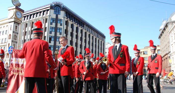 Депутаты Рижской думы призывают отказаться от школьного Праздника песни