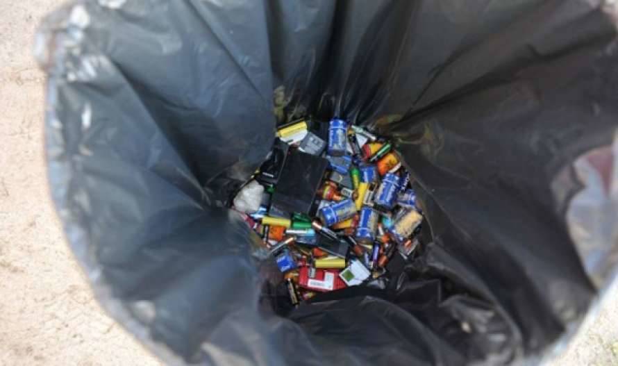 В Киеве появятся контейнеры для опасных отходов