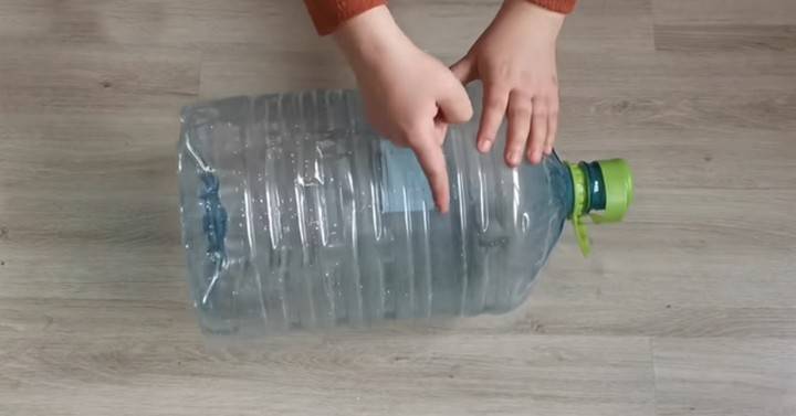 Реальная красотень из пластиковых бутылей для воды. Пригодится каждому